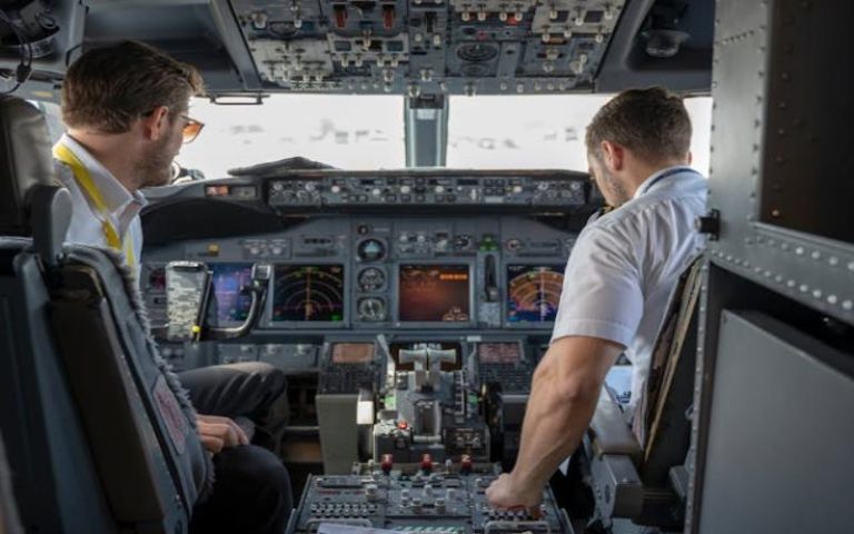5 Reasons Your Aircraft Pilots Need Quality Headsets