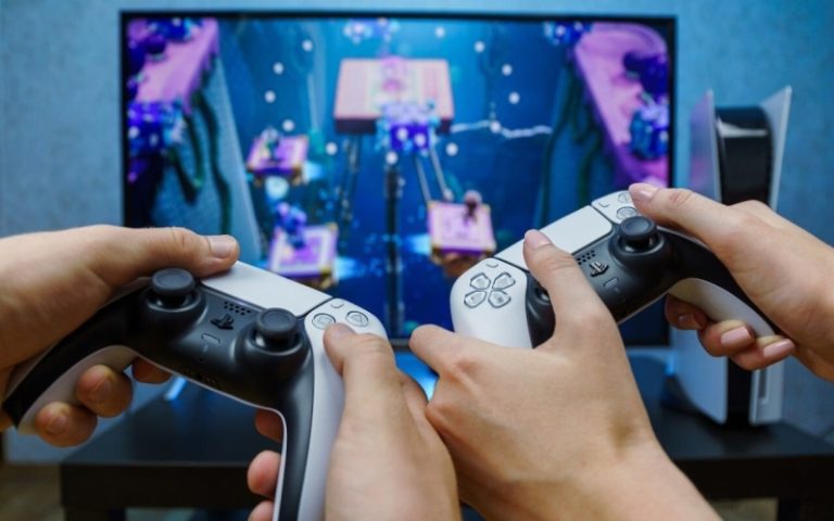 The Importance of Community Feedback in Online Games Development