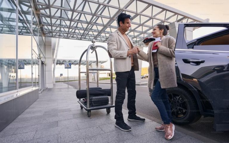 5 Reasons to Upgrade Your Travel with an Airport Limousine in Singapore