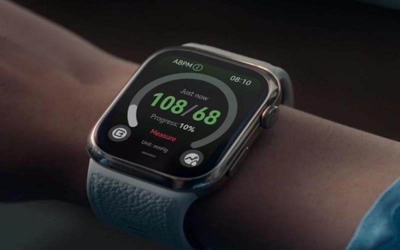 What Role Do Smartwatches Play in Managing Chronic Health Conditions