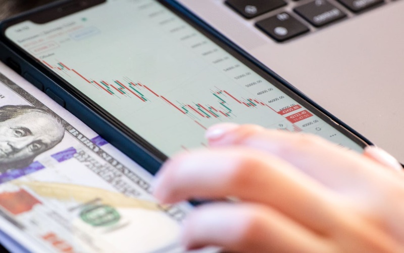 5 Things to Consider Before Investing Your Money Online