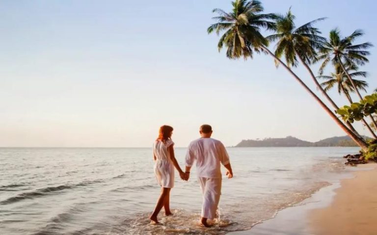 Romantic Honeymoon in Kerala: Backwaters, Beaches & Hill Stations