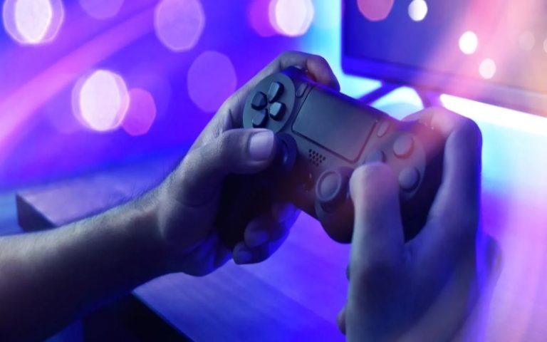 How Online Gaming Brings People Together Across the World