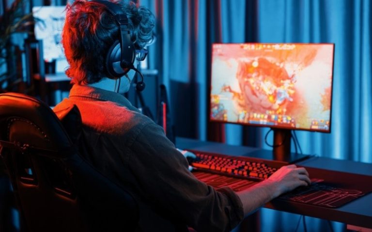 Pros and Cons of Online Gaming