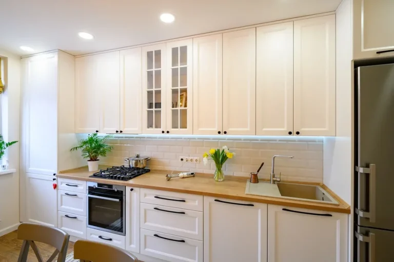 Exploring Custom Cabinet Doors And Refacing Services For Modern Kitchens