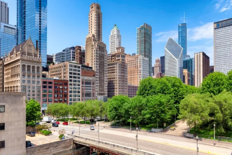 Why Multifamily Remodeling Projects Are Rising in 2025 Chicago Real Estate