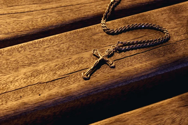 History of Crucifix Chain: Religious Roots to Modern Fashion