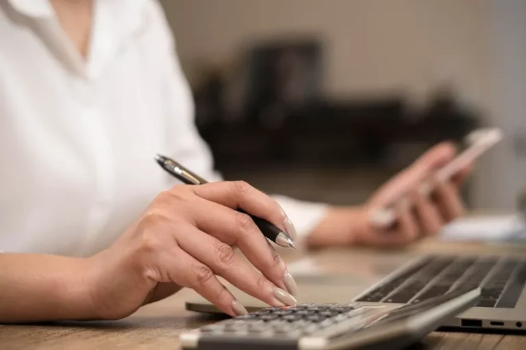 6 Tips For Selecting The Right Payroll Firm For Your Company