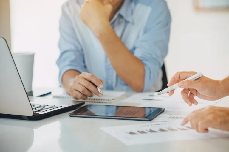 4 Advantages Of Hiring An Accounting Firm Over DIY Tools
