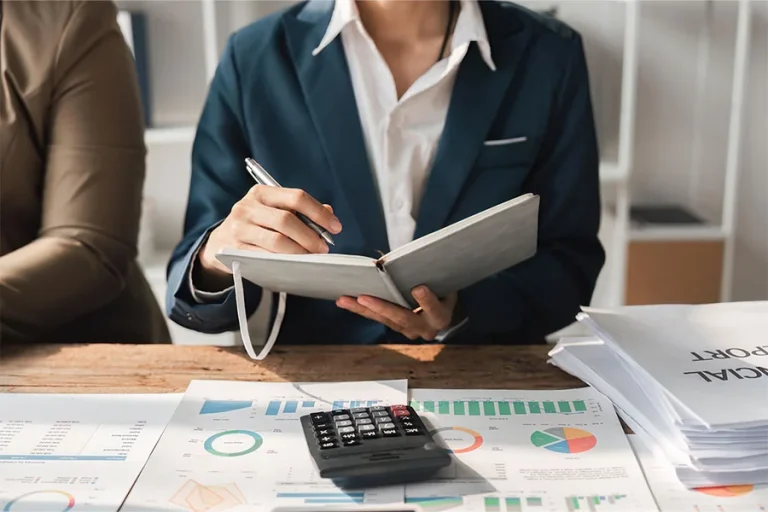 4 Benefits Of Hiring CPAs With Industry Specific Knowledge