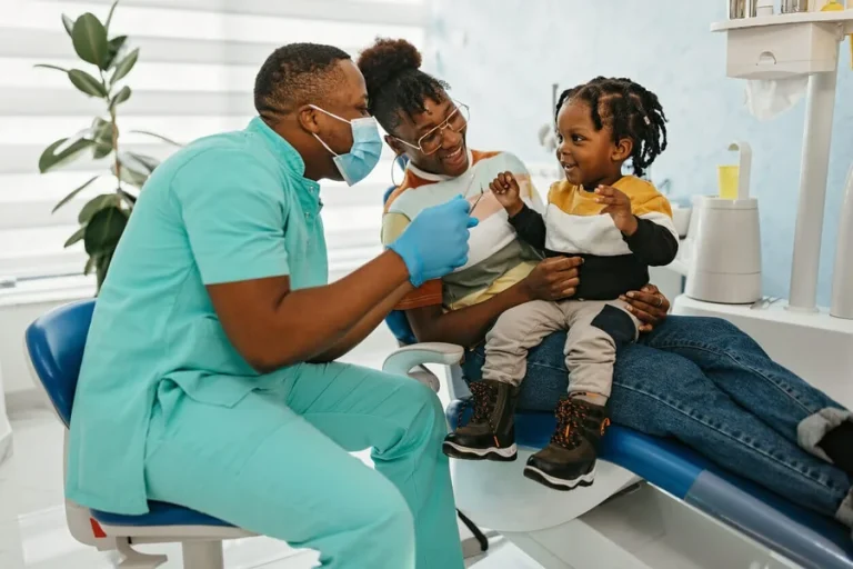 4 Reasons Parents Prefer One Dentist For The Entire Family