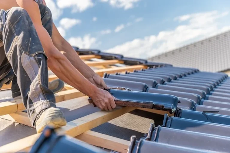 Common Mistakes to Avoid When Choosing Roof Repair Contractors