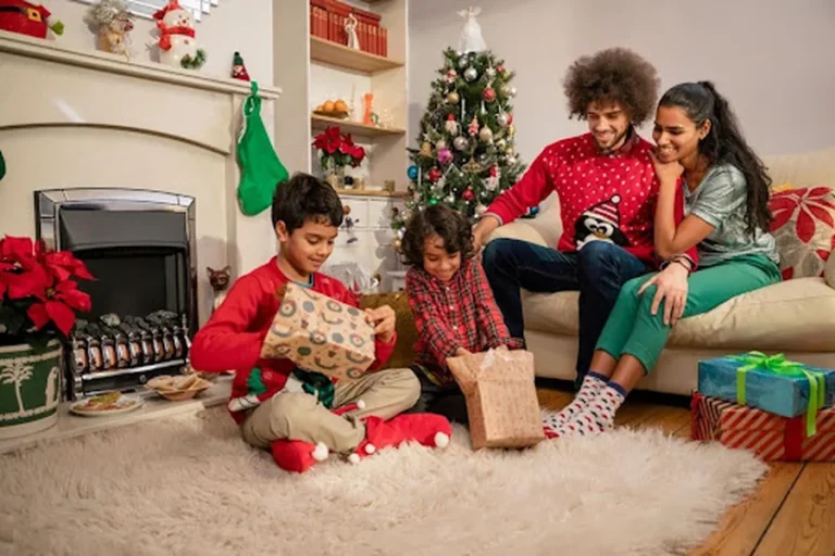 Heartfelt Holidays: Sending Christmas Gifts from Abroad to the U.S. with Ease
