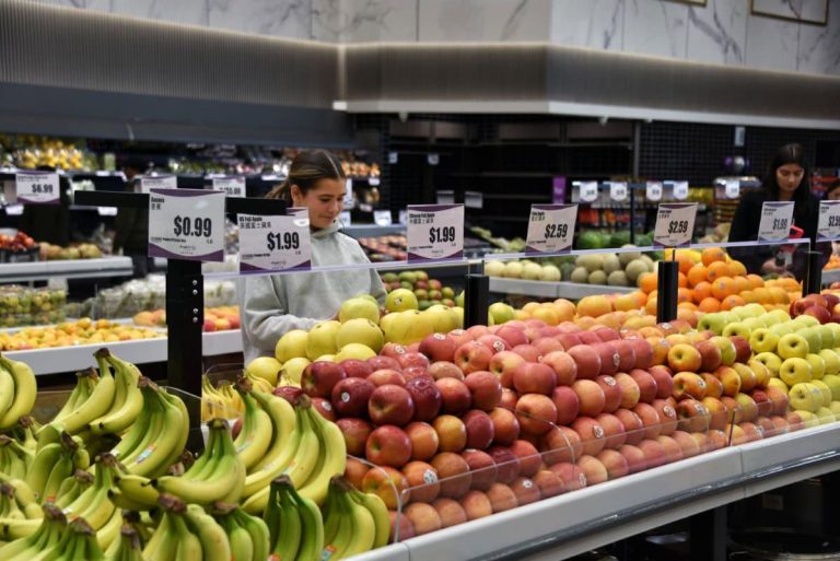 How Grocery Stores Use Produce Displays to Increase Sales (And What Equipment Makes It Work)